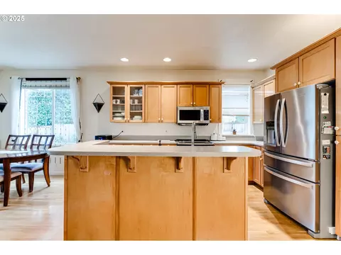 Kitchen - 3428 River Pointe Dr, Eugene, OR 97408 photo 2 of 3