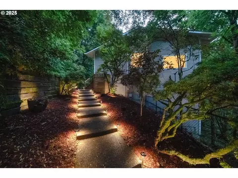 17867 Sundown Ct, Lake Oswego, OR 97034