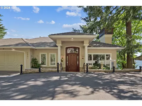 2240 Summit Ct, Lake Oswego, OR 97034