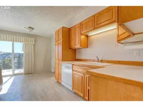 Kitchen - 1900 NW Carden Ave #22, Pendleton, OR 97801 photo 1 of 2