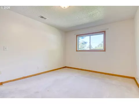 Bedroom - 1900 NW Carden Ave #22, Pendleton, OR 97801 photo 1 of 5