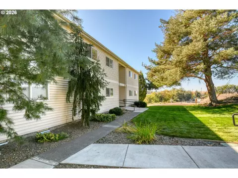 Exterior - 1900 NW Carden Ave #22, Pendleton, OR 97801 photo 5 of 6