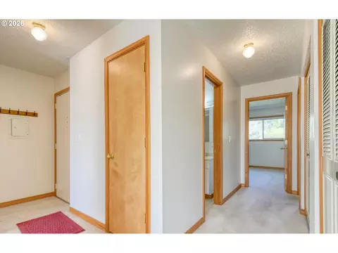 Entry Way - 1900 NW Carden Ave #22, Pendleton, OR 97801 photo 1 of 2