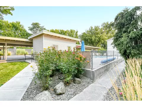 Exterior - 1900 NW Carden Ave #22, Pendleton, OR 97801 photo 4 of 6