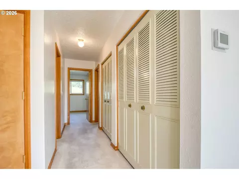 Entry Way - 1900 NW Carden Ave #22, Pendleton, OR 97801 photo 2 of 2