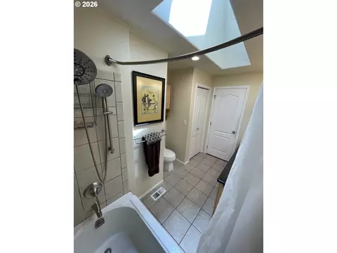 Bath - 31601 SE Lawrence Rd, Estacada, OR 97023 photo 3 of 4
