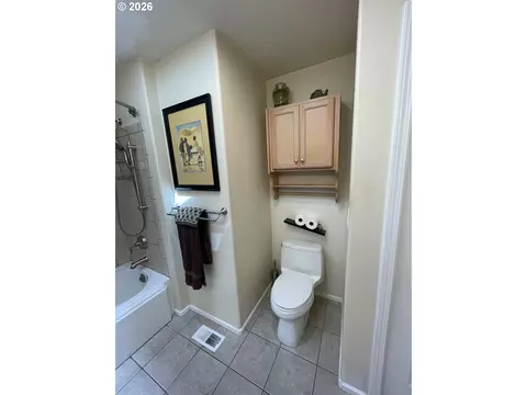 Bath - 31601 SE Lawrence Rd, Estacada, OR 97023 photo 2 of 4