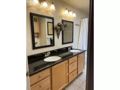 Bath - 31601 SE Lawrence Rd, Estacada, OR 97023 photo 1 of 4