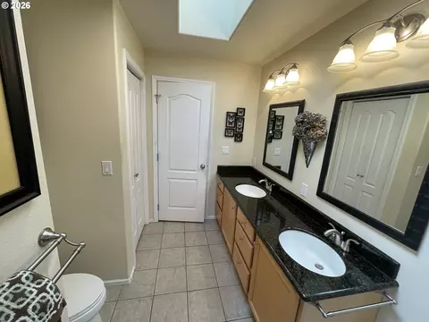 Bath - 31601 SE Lawrence Rd, Estacada, OR 97023 photo 4 of 4