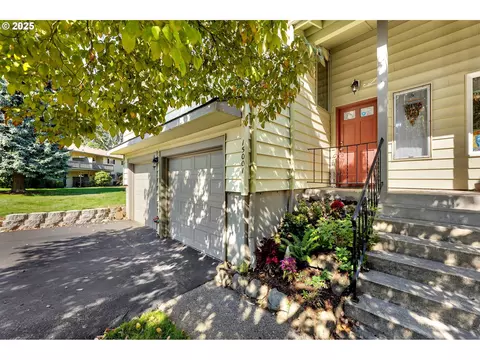 15001 NE Siskiyou Ct, Portland, OR 97230