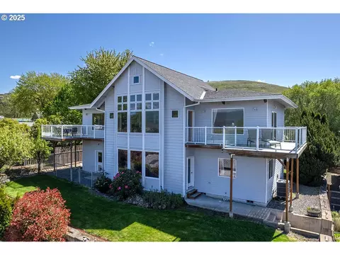 2425 E 14th St, The Dalles, OR 97058