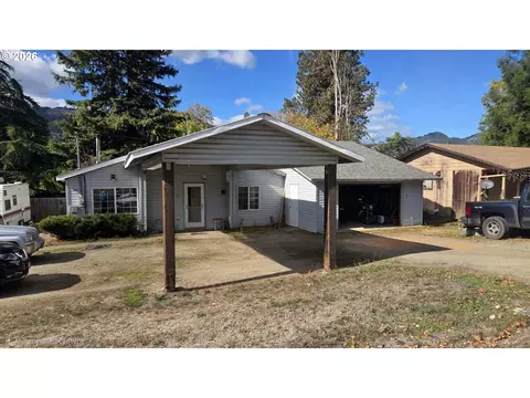 303 Walnut St, Myrtle Creek, OR 97457