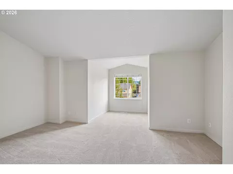 Bedroom - 11596 SE Springcrest Dr, Clackamas, OR 97015 photo 5 of 8