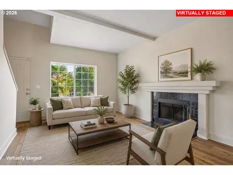 Living - 11596 SE Springcrest Dr, Clackamas, OR 97015 photo 3 of 11