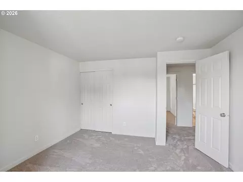 Bedroom - 11596 SE Springcrest Dr, Clackamas, OR 97015 photo 2 of 8