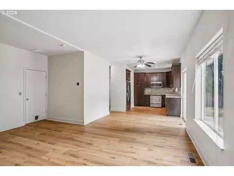 Living - 11596 SE Springcrest Dr, Clackamas, OR 97015 photo 6 of 11