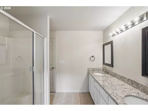 Bath - 11596 SE Springcrest Dr, Clackamas, OR 97015 photo 4 of 4