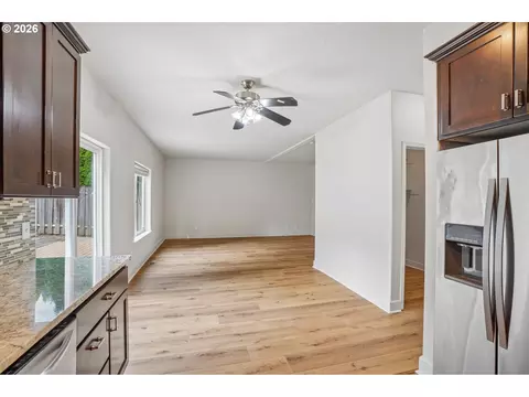Living - 11596 SE Springcrest Dr, Clackamas, OR 97015 photo 11 of 11
