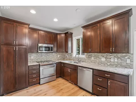 Kitchen - 11596 SE Springcrest Dr, Clackamas, OR 97015 photo 1 of 2