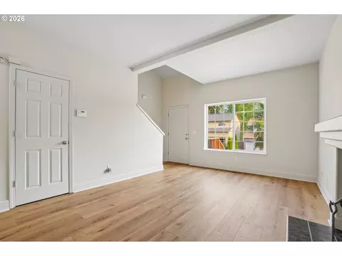 Living - 11596 SE Springcrest Dr, Clackamas, OR 97015 photo 2 of 11