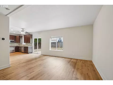Living - 11596 SE Springcrest Dr, Clackamas, OR 97015 photo 7 of 11
