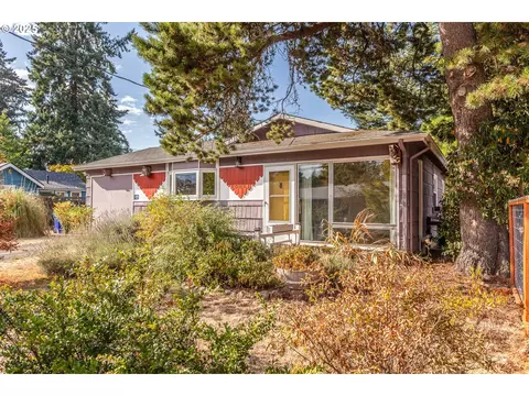 10811 SE Schiller St, Portland, OR 97266
