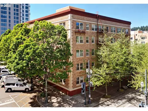 709 SW 16th Ave #105, Portland, OR 97205