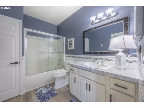 Bath - 88090 Windleaf Way, Florence, OR 97439 photo 6 of 7