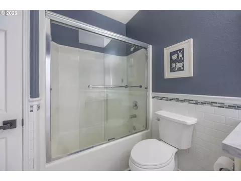 Bath - 88090 Windleaf Way, Florence, OR 97439 photo 7 of 7