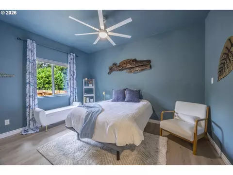 Bedroom - 88090 Windleaf Way, Florence, OR 97439 photo 5 of 8