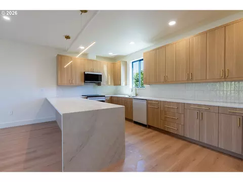 Kitchen - 818 E 22nd Ave, Eugene, OR 97405 photo 2 of 4