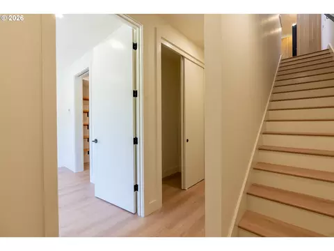 Entry Way - 818 E 22nd Ave, Eugene, OR 97405 photo 1 of 3