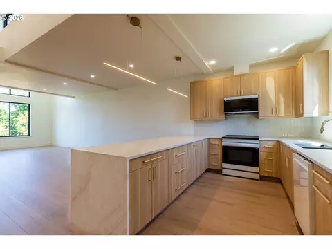 Kitchen - 818 E 22nd Ave, Eugene, OR 97405 photo 3 of 4