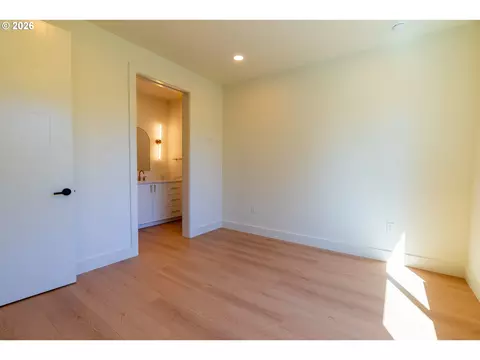 Bedroom - 818 E 22nd Ave, Eugene, OR 97405 photo 5 of 9