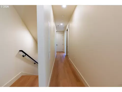 Entry Way - 818 E 22nd Ave, Eugene, OR 97405 photo 2 of 3