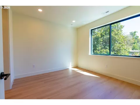 Bedroom - 818 E 22nd Ave, Eugene, OR 97405 photo 4 of 9