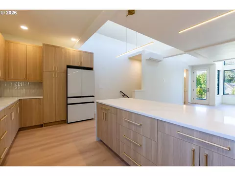 Kitchen - 818 E 22nd Ave, Eugene, OR 97405 photo 4 of 4