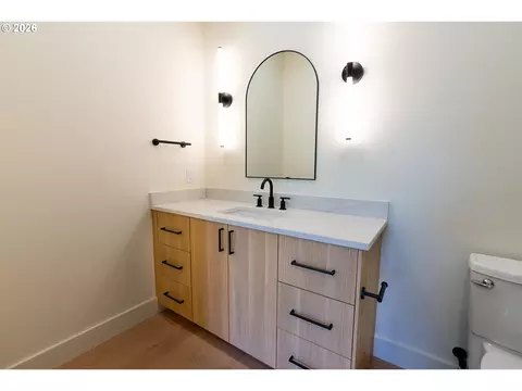Bath - 818 E 22nd Ave, Eugene, OR 97405 photo 3 of 15