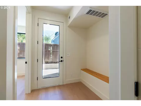 Entry Way - 818 E 22nd Ave, Eugene, OR 97405 photo 3 of 3
