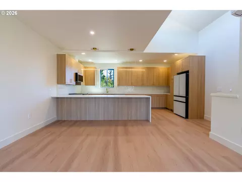 Living - 818 E 22nd Ave, Eugene, OR 97405 photo 3 of 4