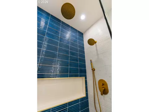 Bath - 818 E 22nd Ave, Eugene, OR 97405 photo 8 of 15