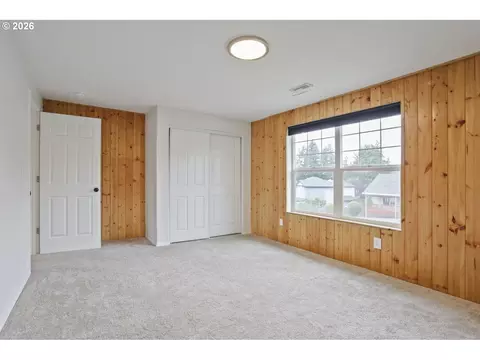 Bedroom - 18137 Grey Ave, Sandy, OR 97055 photo 3 of 6