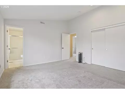 Bedroom - 18137 Grey Ave, Sandy, OR 97055 photo 2 of 6