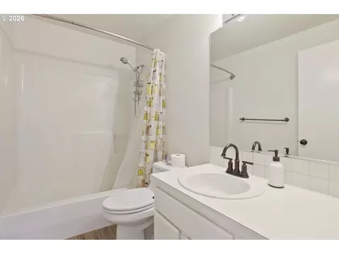 Bath - 18137 Grey Ave, Sandy, OR 97055 photo 4 of 4