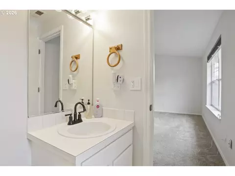 Bath - 18137 Grey Ave, Sandy, OR 97055 photo 2 of 4