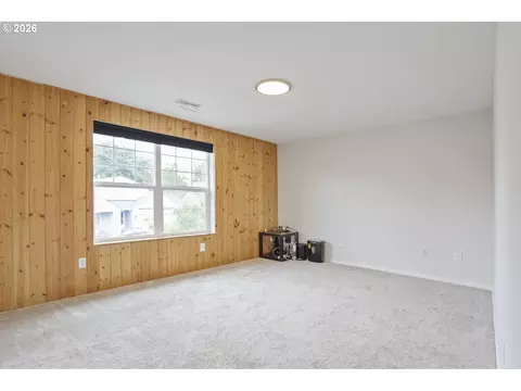 Bedroom - 18137 Grey Ave, Sandy, OR 97055 photo 4 of 6