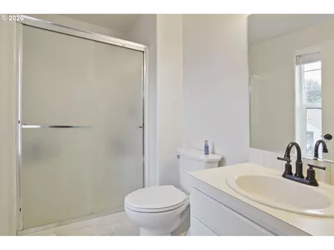 Bath - 18137 Grey Ave, Sandy, OR 97055 photo 3 of 4
