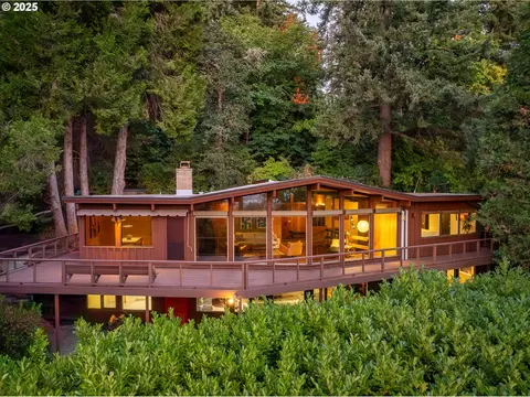 2595 Highland Dr, Eugene, OR 97403