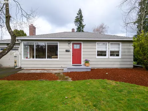 580 E Berkeley St, Gladstone, OR 97027
