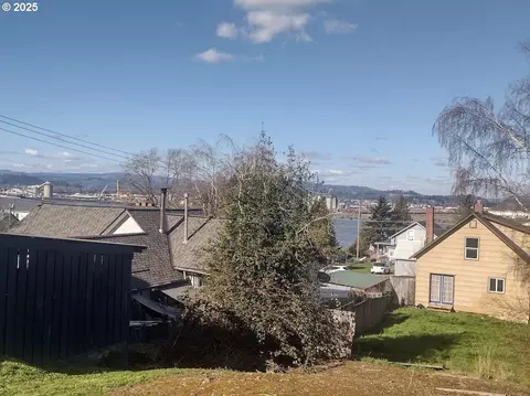 411 E St, Rainier, OR 97048 photo 5